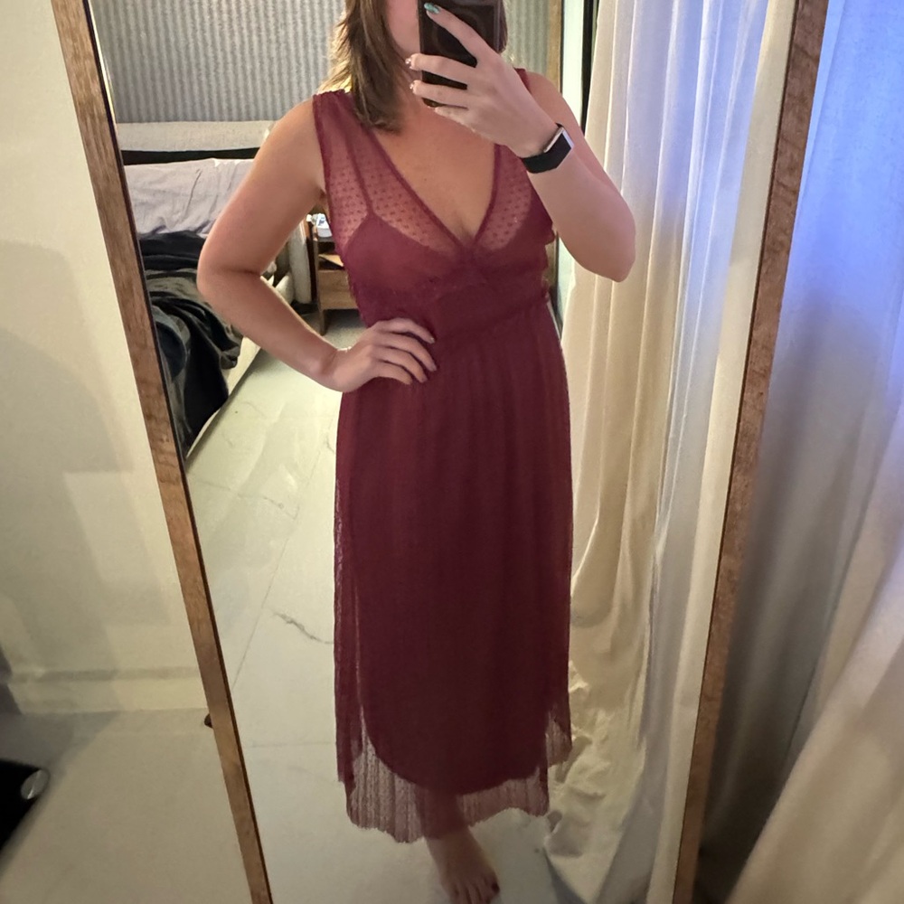 Zara Elegant Sleeveless Burgundy Midi Dress